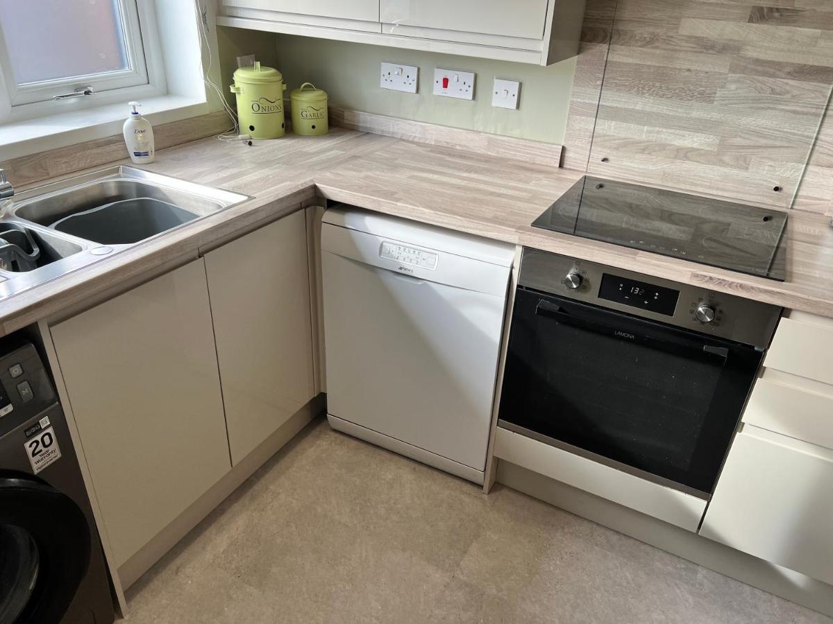 Very Comfy 3 Bed Town House Ashton-under-Lyne Exterior photo